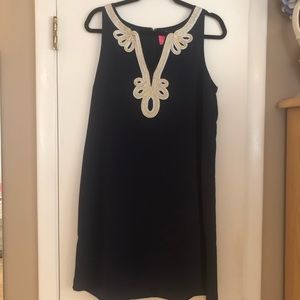 Lilly Pulitzer Shift Dress size 6. Runs big.